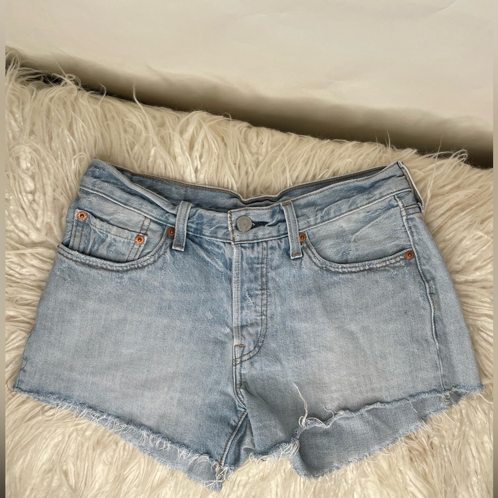 Levis Button Fly Jean shorts Size W26